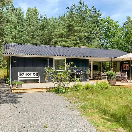 Amazing In Aakirkeby With Wifi * Vester Somarken