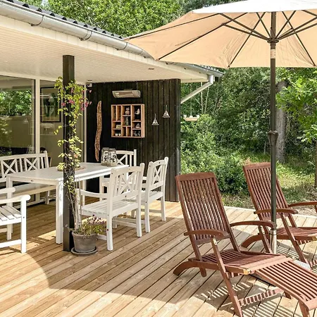 Amazing In Aakirkeby With Wifi Feriehus Vester Somarken