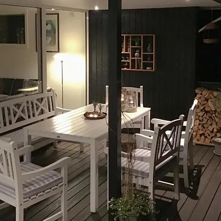 Amazing In Aakirkeby With Wifi Feriehus Vester Somarken